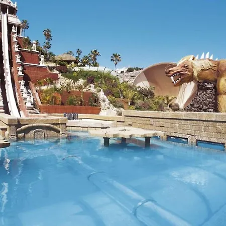 Stunning 6 Bedroom Private Heated Pool