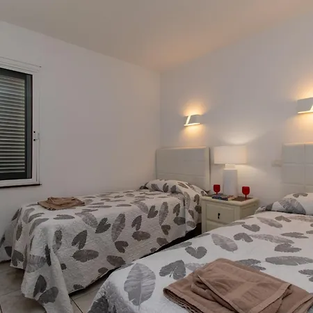 Villa Stunning 6 Bedroom Private Heated Pool