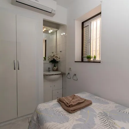 Stunning 6 Bedroom Private Heated Pool