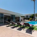 Stunning 6 Bedroom Private Heated Pool Villa *