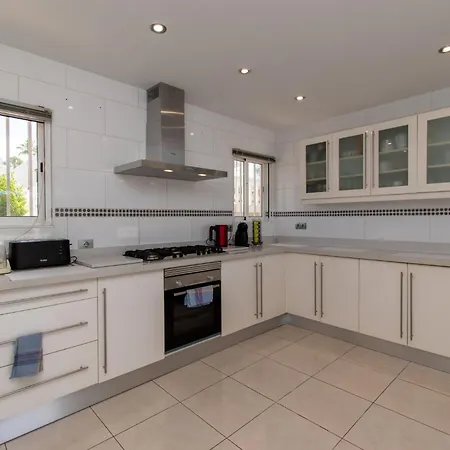 Вілла Stunning 6 Bedroom Private Heated Pool Адехе