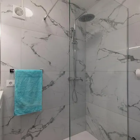 Stunning 6 Bedroom Private Heated Pool Вілла Адехе