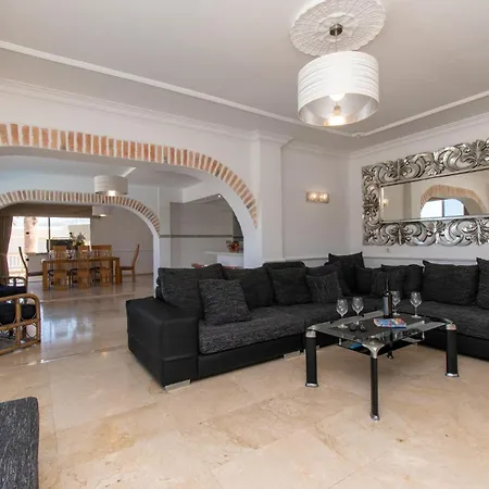 Stunning 6 Bedroom Private Heated Pool * Адехе