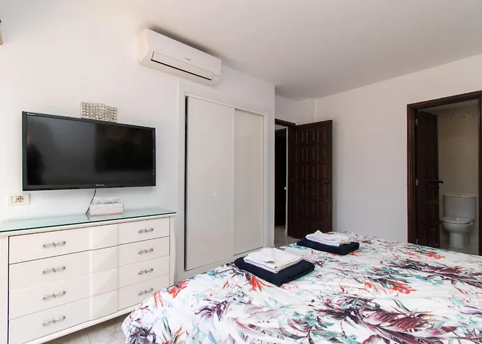 Stunning 6 Bedroom Private Heated Pool * Costa Adeje (Tenerife)