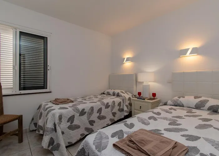 Villa Stunning 6 Bedroom Private Heated Pool