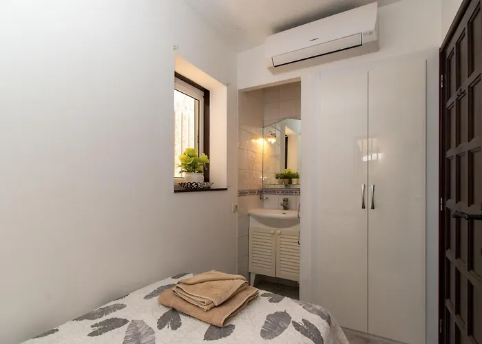 Villa Stunning 6 Bedroom Private Heated Pool