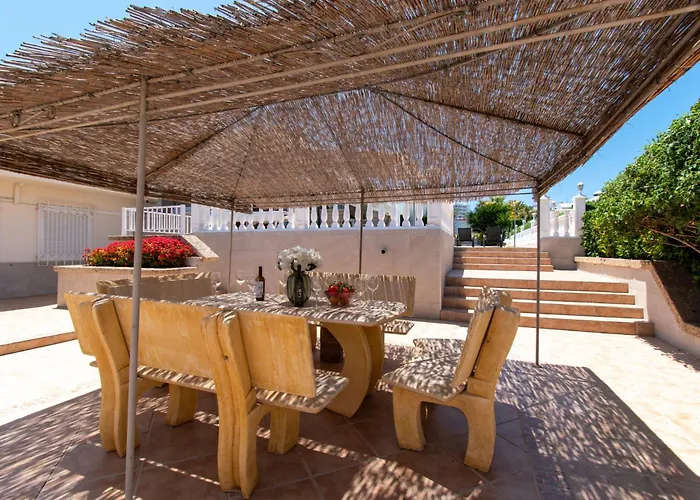 Stunning 6 Bedroom Private Heated Pool *